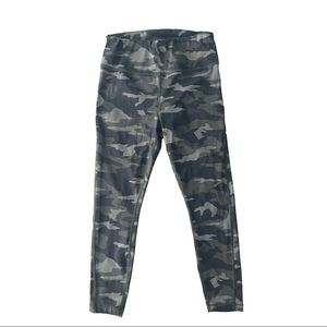 Athleta‎ Ultimate Camo Printed 7/8 Tight Leggings Green Camo Size 7 8 Athletic